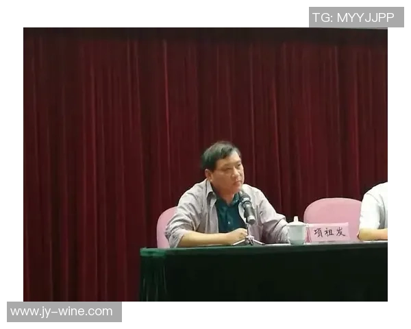 羽毛球场上的追梦旅程：刘军的坚持与热爱人生故事