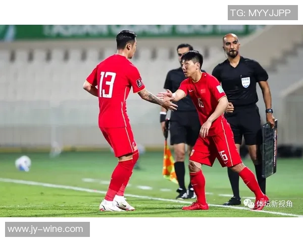 足球明星使用老年机的背后故事与生活态度的深度探讨