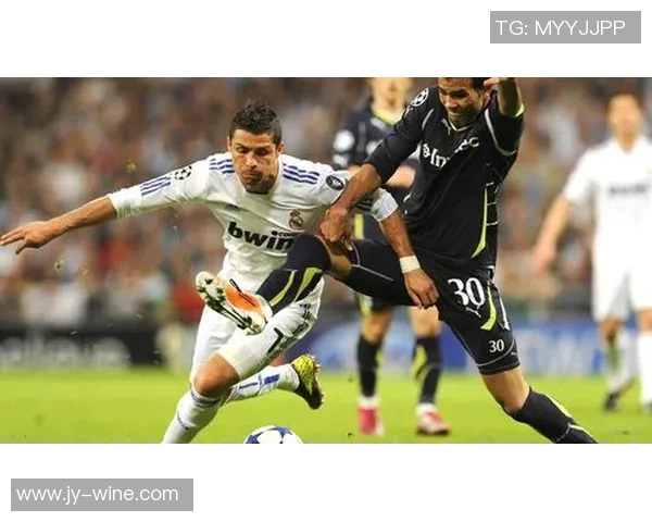 足球明星奔跑瞬间高清图集展现运动之美与激情活力