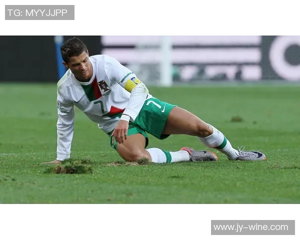 足球明星帅哥纹身艺术展现个性魅力与运动精神的完美结合